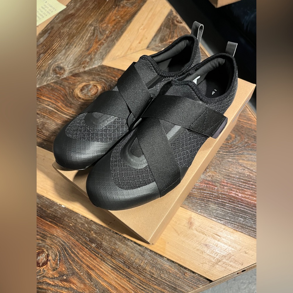 NEW IN BOX! SHIMANO IC200 INDOOR CYCLING SHOES SH-IC200 MULTIPLE SIZES AVAILABLE - Picture 4 of 13